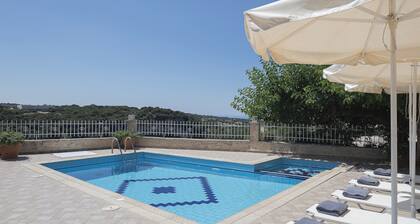 Antigoni Villa, Spacious Nature Retreat with Pool