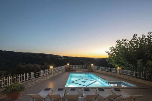 Antigoni Villa, Spacious Nature Retreat with Pool