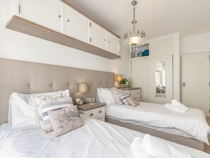 1 bedroom, iron/ironing board, WiFi, bed sheets - Typical Fisherman's Cottage with sea view! (Albufeira)