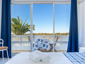 2 bedrooms, iron/ironing board, travel cot, WiFi