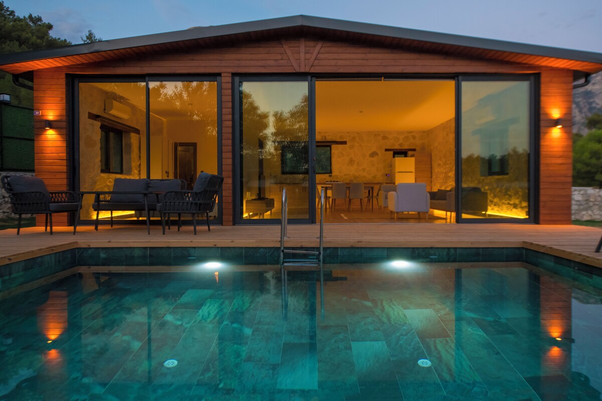 Villa, 1 Bedroom | Premium bedding, down comforters, in-room safe, laptop workspace