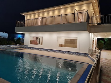 室外游泳池. 泰国海滩度假村