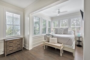 5 bedrooms, desk, iron/ironing board, free WiFi