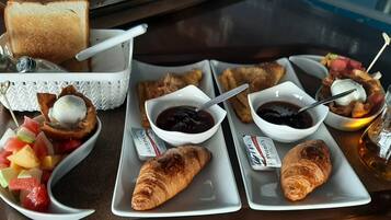 Free daily cooked-to-order breakfast