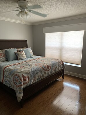 3 bedrooms, iron/ironing board, WiFi, bed sheets - Beautiful home within Walking distance to Sumter Landing (The Villages)