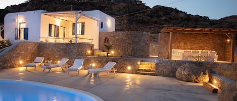 Outdoor pool, an infinity pool