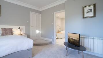2 habitaciones, tabla de planchar con plancha, wifi y ropa de cama
