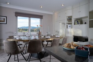 Dining - Superb Apartment - Spacious - Lake Views (Ambleside)