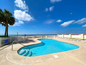 Pool - The best location in Orange Beach - Ground floor condo - NEW to rental market (Orange Beach)