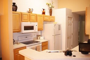 Fridge, microwave, oven, stovetop - Disney Villa Retreat w/ Private Pool & Nature View and Just 3 miles from Disney (Kissimmee)