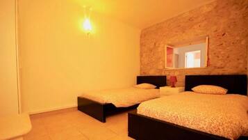 4 chambres, bureau, fer et planche Ă  repasser, Wi-Fi gratuit