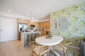 Dining - One Bedroom Condo King Bed With City Views (Miami)