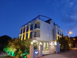Comfort Double Room | Private kitchen | Mini-fridge, coffee/tea maker, electric kettle, cookware/dishes/utensils - North Wind Hotels Karaburun (Karaburun)