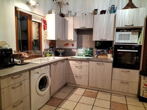 ثلاجة، ميكروويف، فرن، غسالة أطباق