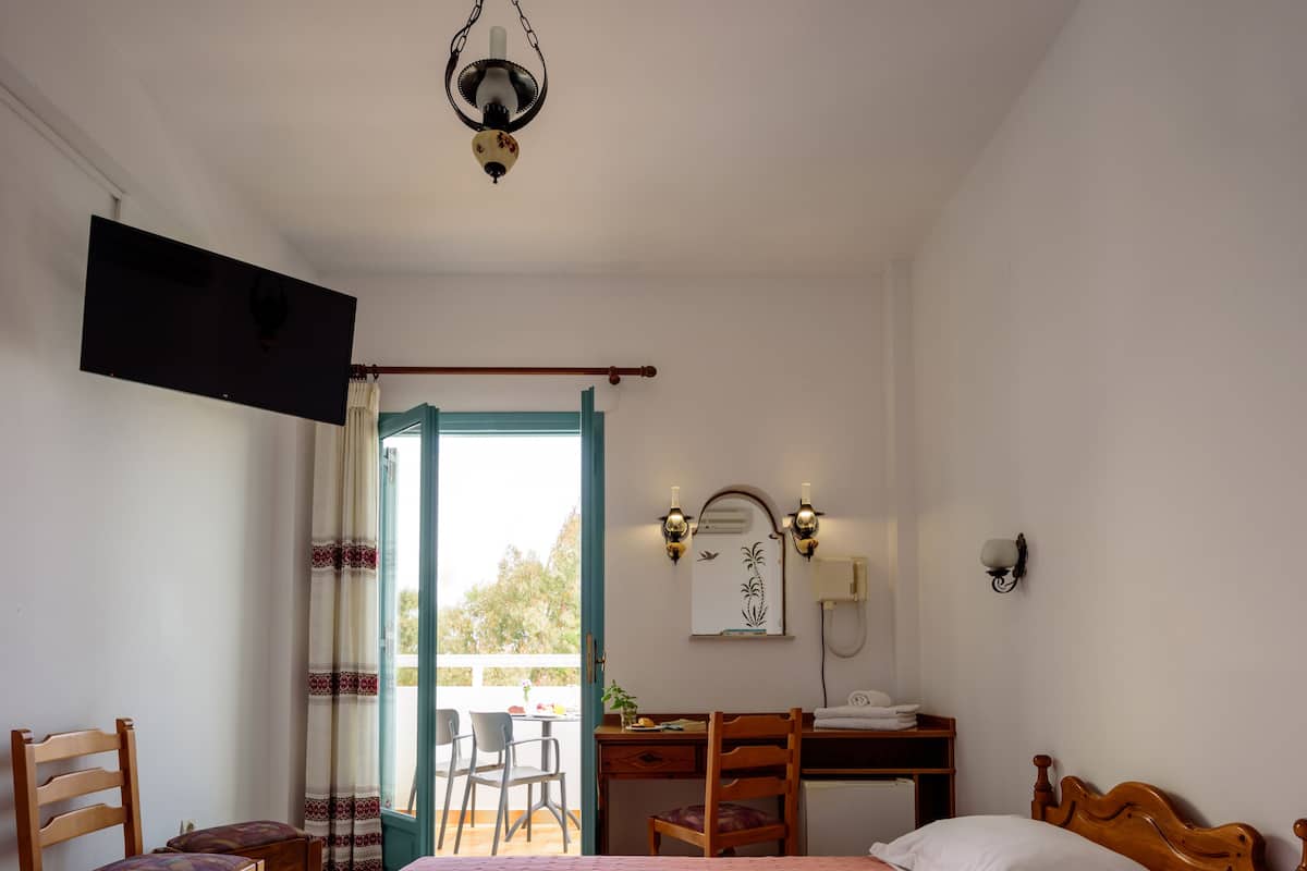 Classic Double or Twin Room | Individually decorated, individually furnished, blackout drapes