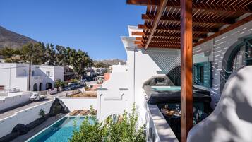 Chambre Double Supérieure, baignoire à jets | Terrasse/Patio