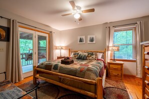 4 bedrooms, iron/ironing board, travel cot, free WiFi