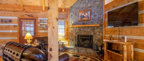 Televisión, chimenea, futbolito