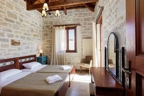 3 bedrooms, iron/ironing board, free WiFi, bed sheets