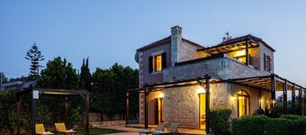 Villa Kali,private pool,near the beach & amenities