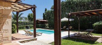 Villa Kali,private pool,near the beach & amenities