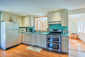 A kitchen with a refrigerator, microwave, stove, and oven. - Book Eastham, Plenty Of Room For Entire Family! (Eastham)