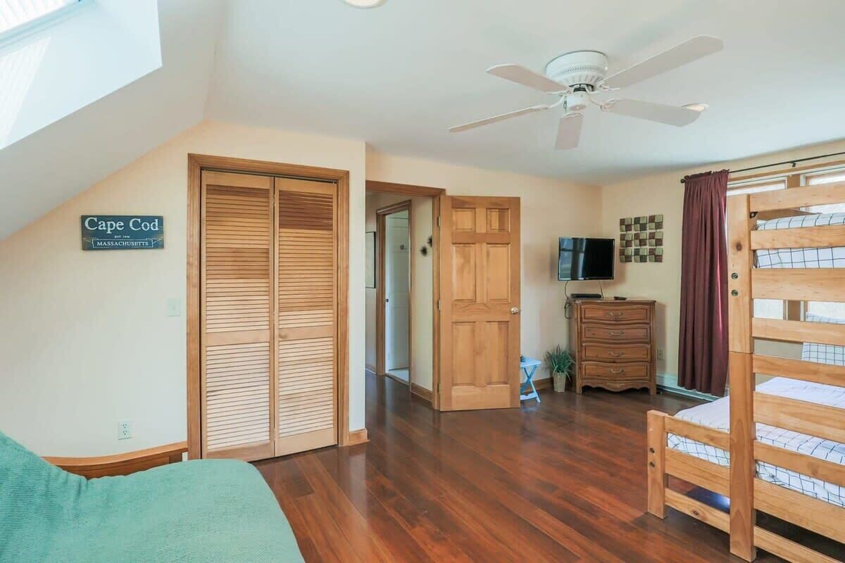 3 habitaciones, tabla de planchar con plancha, wifi y ropa de cama 