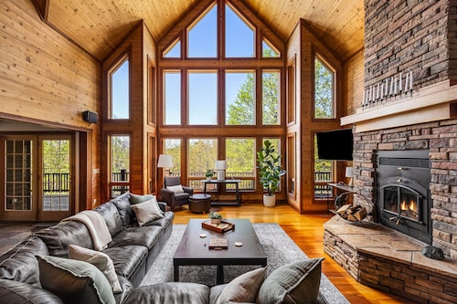 The Hideaway at Harbor Springs – Hot Tub, Fire Pit, Ski + Outdoor Adventure