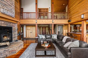 Smart TV, fireplace, table tennis, stereo