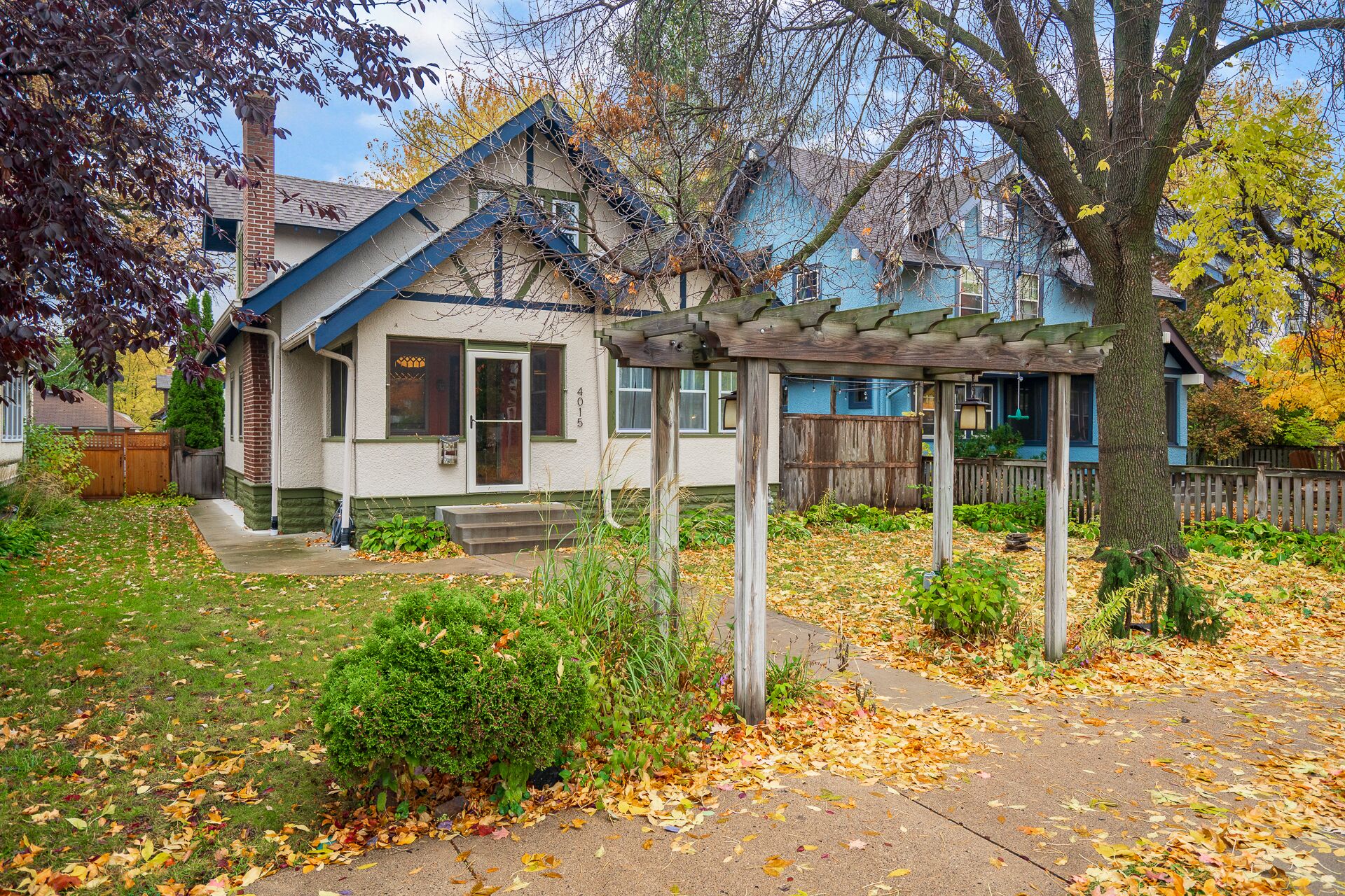 MINNESTAY* Lyndale Bungalow ★ Lakes ★ Restaurants ★ Shops ★ Downtown