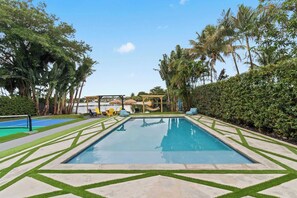 Piscine extérieure, piscine chauffée