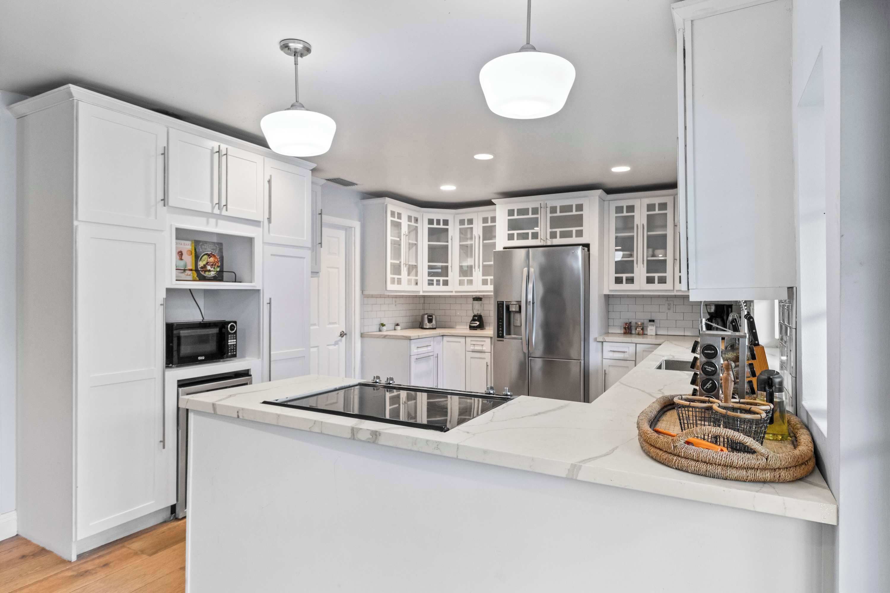 Refrigerador, microondas, horno y parrilla de estufa 