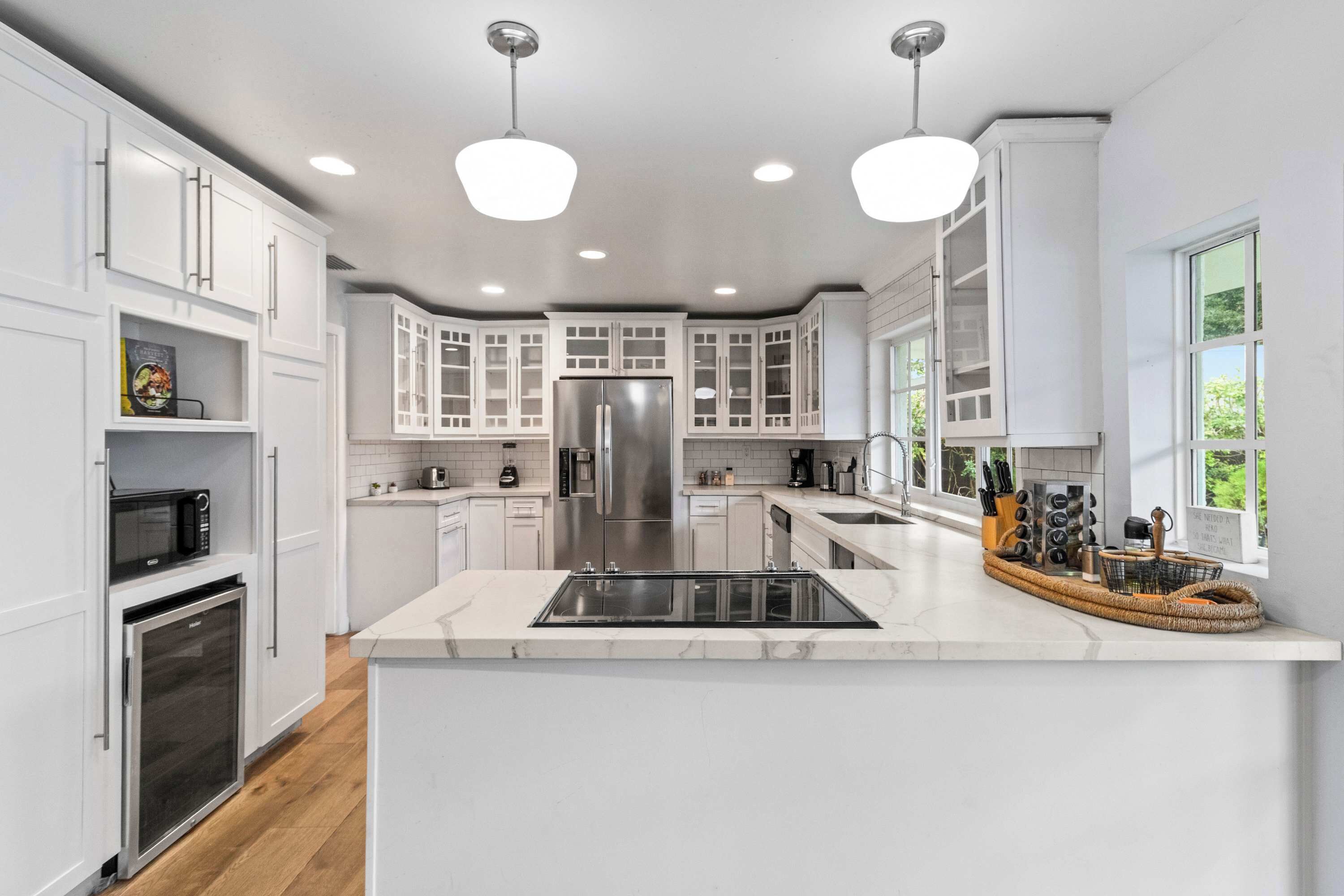 Refrigerador, microondas, horno y parrilla de estufa 