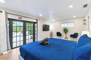 6 chambres, bureau, fer et planche Ă repasser, lit parapluie