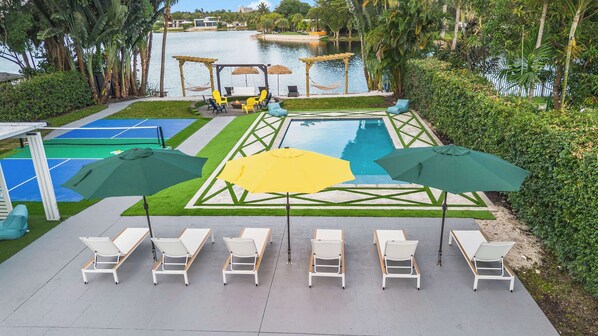 Piscine extérieure, piscine chauffée