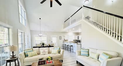 Southern Living Lake Oconee Home in a Cove!