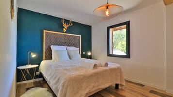 5 bedrooms, travel crib, free WiFi, bed sheets