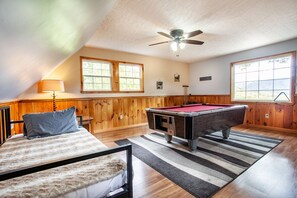 2 bedrooms, desk, iron/ironing board, free WiFi