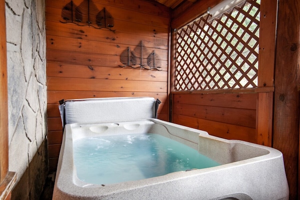 Indoor spa tub