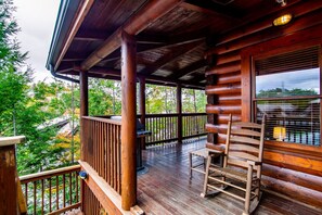 Terrace/patio - Stairway to Heaven - Hot Tub, Pool, Prime Location! (Pigeon Forge)