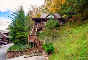 Exterior - Stairway to Heaven - Hot Tub, Pool, Prime Location! (Pigeon Forge)