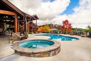 Pool - Stairway to Heaven - Hot Tub, Pool, Prime Location! (Pigeon Forge)