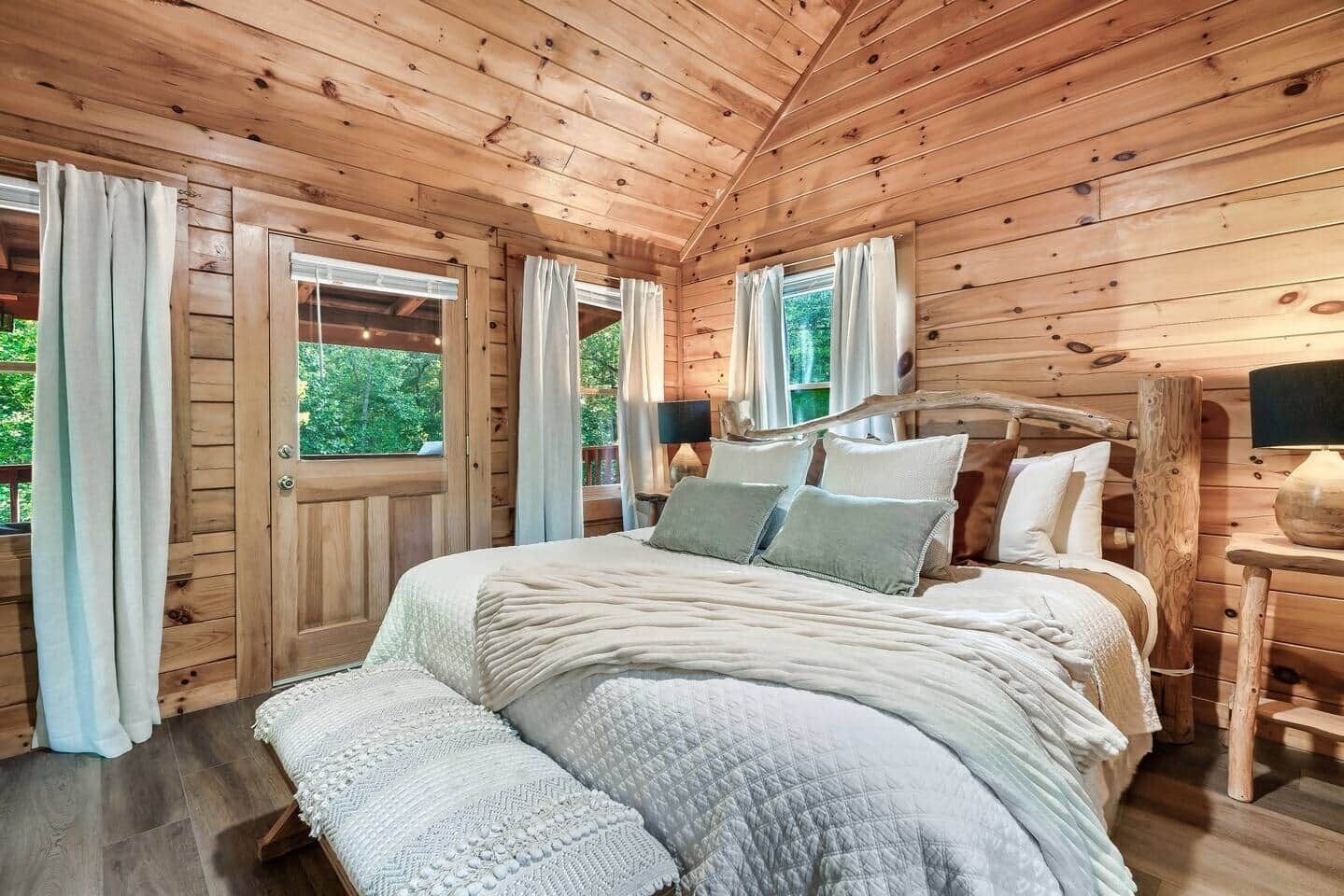 2 室のベッドルーム、アイロン / アイロン台、WiFi (無料)、ベッドシーツ