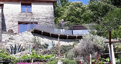Belle maison pierre et bois, grande terrasse avec vue magnifique