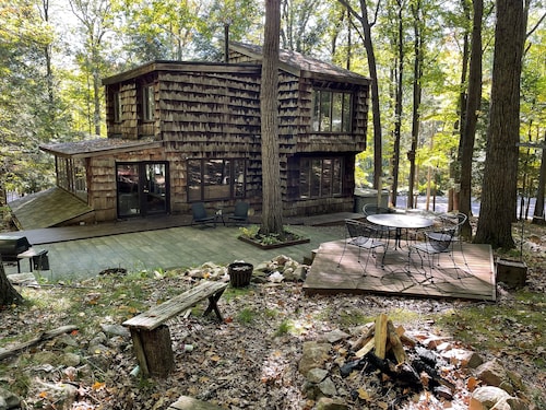 One-of-a-kind contemporary ski lodge in the heart of Rib Mountain State Park