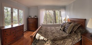 5 bedrooms, iron/ironing board, travel crib, WiFi - One-of-a-kind contemporary ski lodge in the heart of Rib Mountain State Park (Wausau)