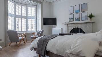 5 bedrooms, iron/ironing board, free WiFi, bed sheets