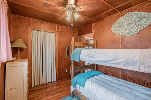 3 bedrooms, free WiFi, bed sheets