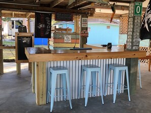 Outdoor dining - Beautiful Canal Front, Nautical Theme Home with downstairs outdoor TIki Bar  (Horseshoe Beach)