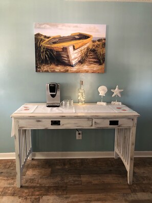 Interior - Beautiful Canal Front, Nautical Theme Home with downstairs outdoor TIki Bar  (Horseshoe Beach)